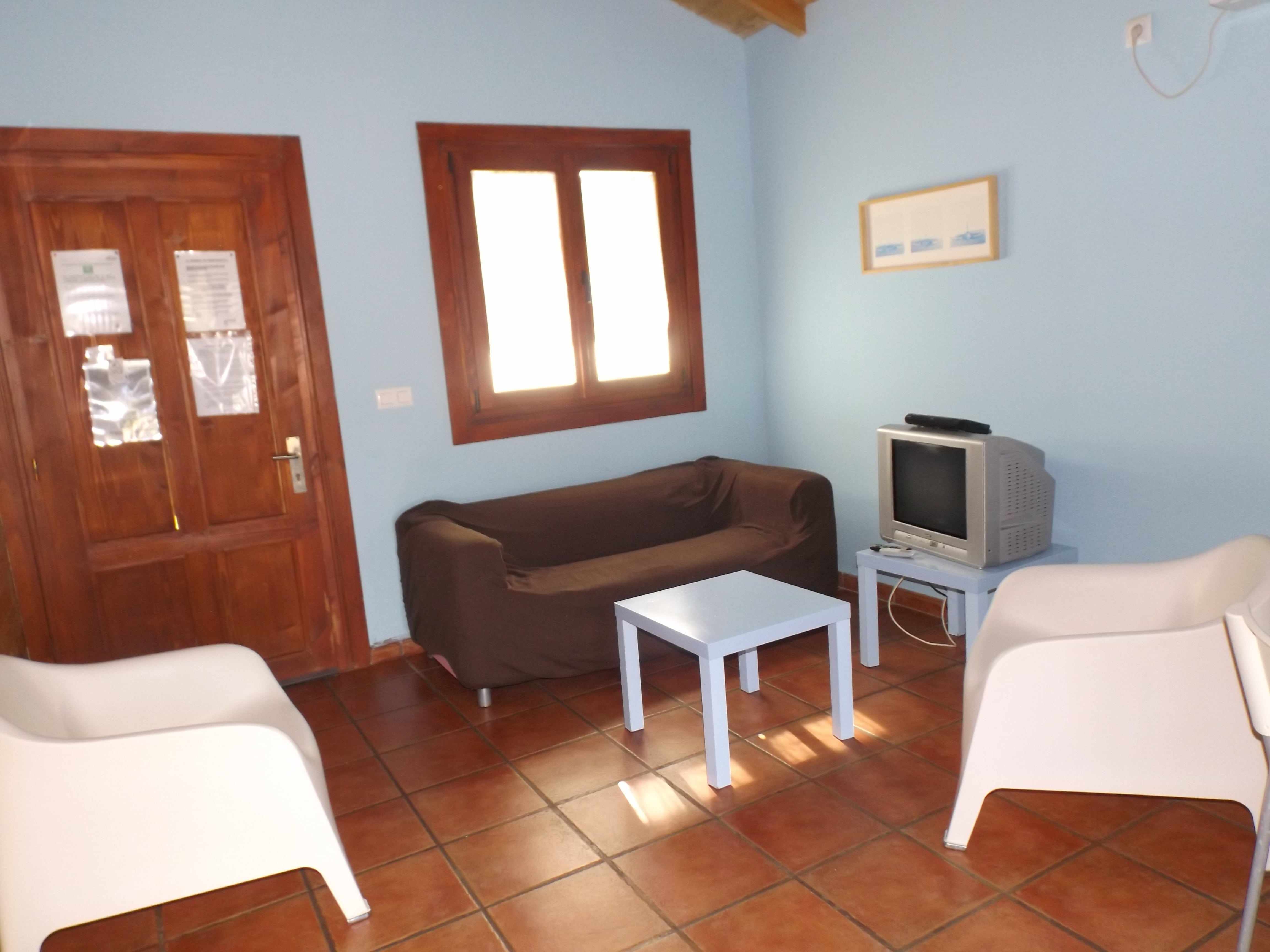 Dormitorio con dos camas de la cabaña Santolina, en El Venero de Móstoles